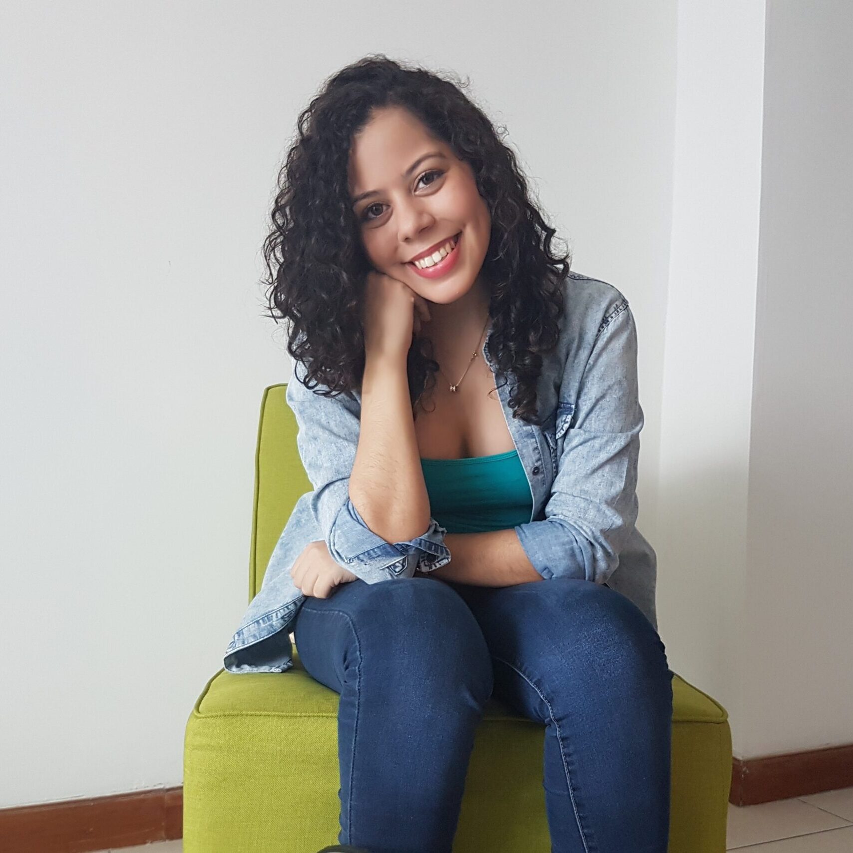 FOTO-Nicolle-scaled-square-c479edba7824a09e37db2c821625db46-